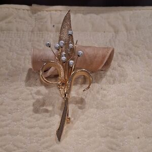 GOLDTONE & FAUX PEARL FLORAL BROOCH  ** SOME PEELING SEE PIC